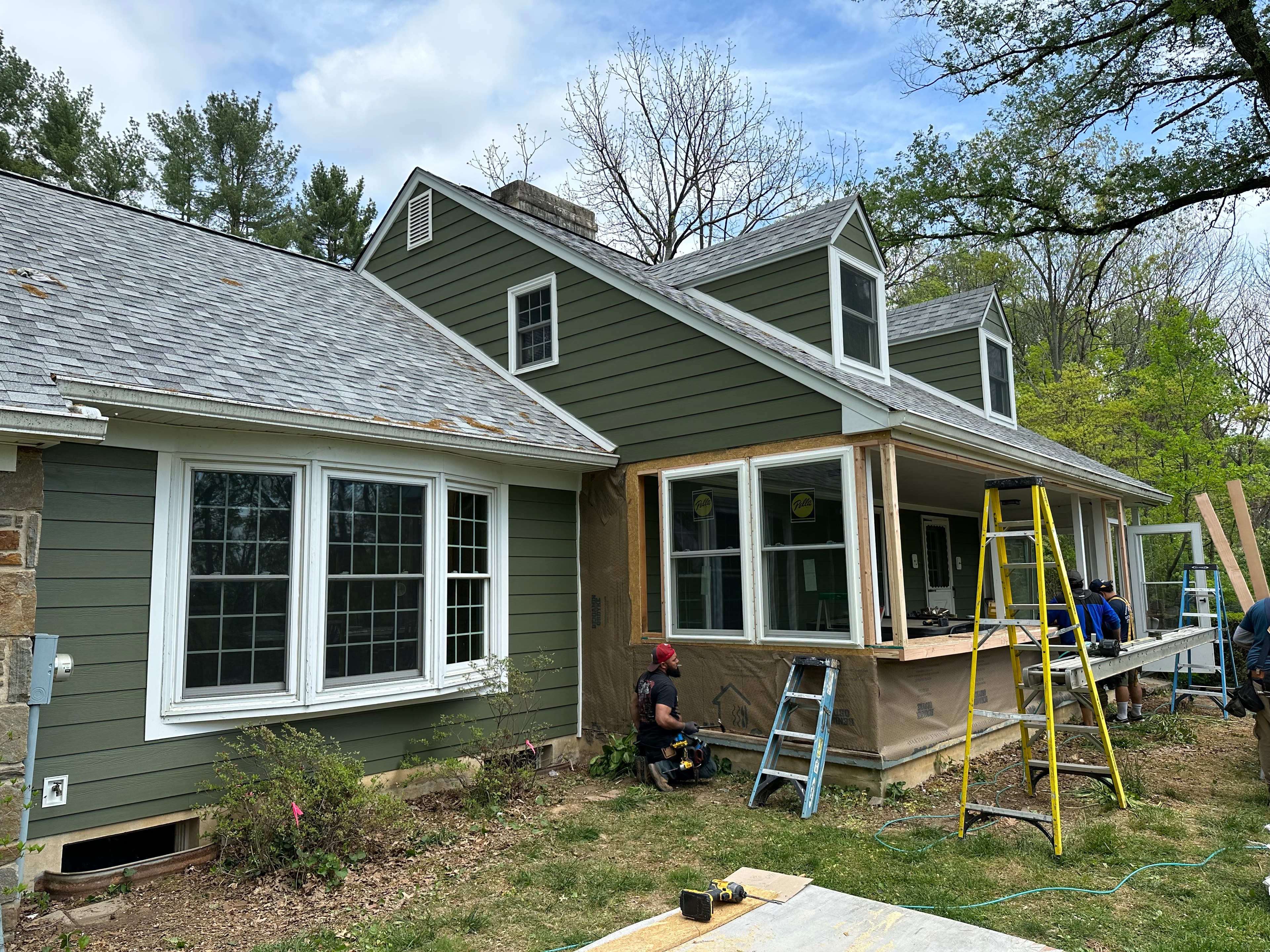 Front of West Chester home with completed Mountain Sage James Hardie siding and Owens Corning Sierra Grey roof
